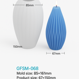 Weiße Silikonform GFSM-068 im Diamantstil neben einer hohen blauen Stumpenkerze mit Relief