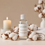 Fragancia para velas Flor de algodón de Naturcera, botella de vidrio con los ingredientes de su aroma