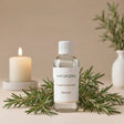 Fragancia para velas Romero de Naturcera, botella de vidrio con los ingredientes de su aroma