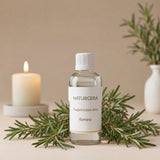 Fragancia para velas Romero de Naturcera, botella de vidrio con los ingredientes de su aroma