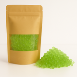 Busta kraft con finestra e mucchio di cera gel verde per candele