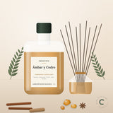 Recarga de ambientador mikado Ámbar y Cedro de Naturcera, envase de 1 L junto a un difusor de varillas