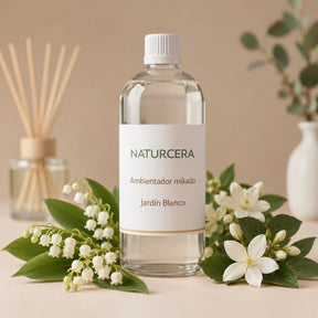 Recarga de ambientador mikado Jardín Blanco de Naturcera, botella de 1 L con los ingredientes de su aroma