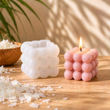 Molde de silicona bubble cube individual y vela de burbujas rosa encendida - Naturcera