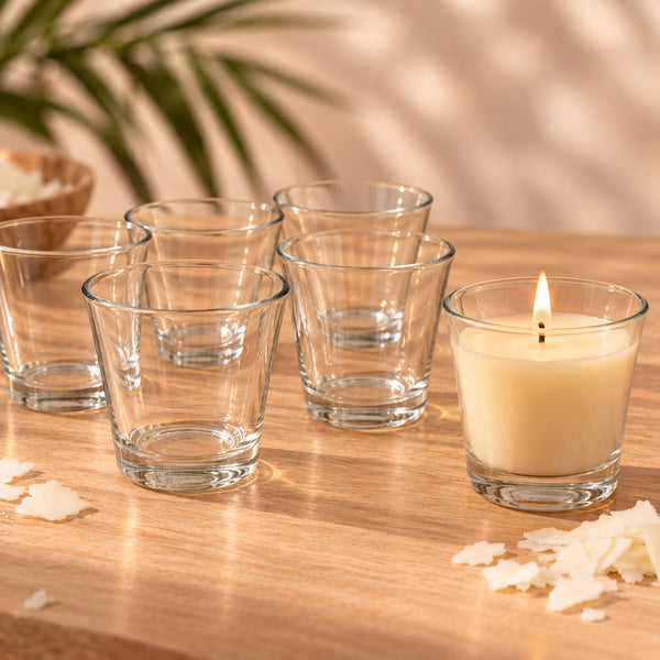 Confezione di bicchieri in vetro trasparente da 225 ml per candele con candela di soia accesa
