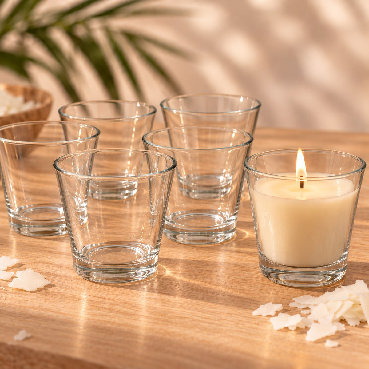 Confezione di bicchieri in vetro trasparente da 280 ml per candele con candela di soia accesa